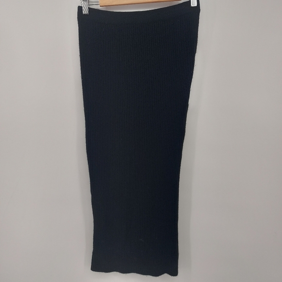 ThePerfext Cashmere Victoria Midi Skirt Size Small - Picture 7 of 10